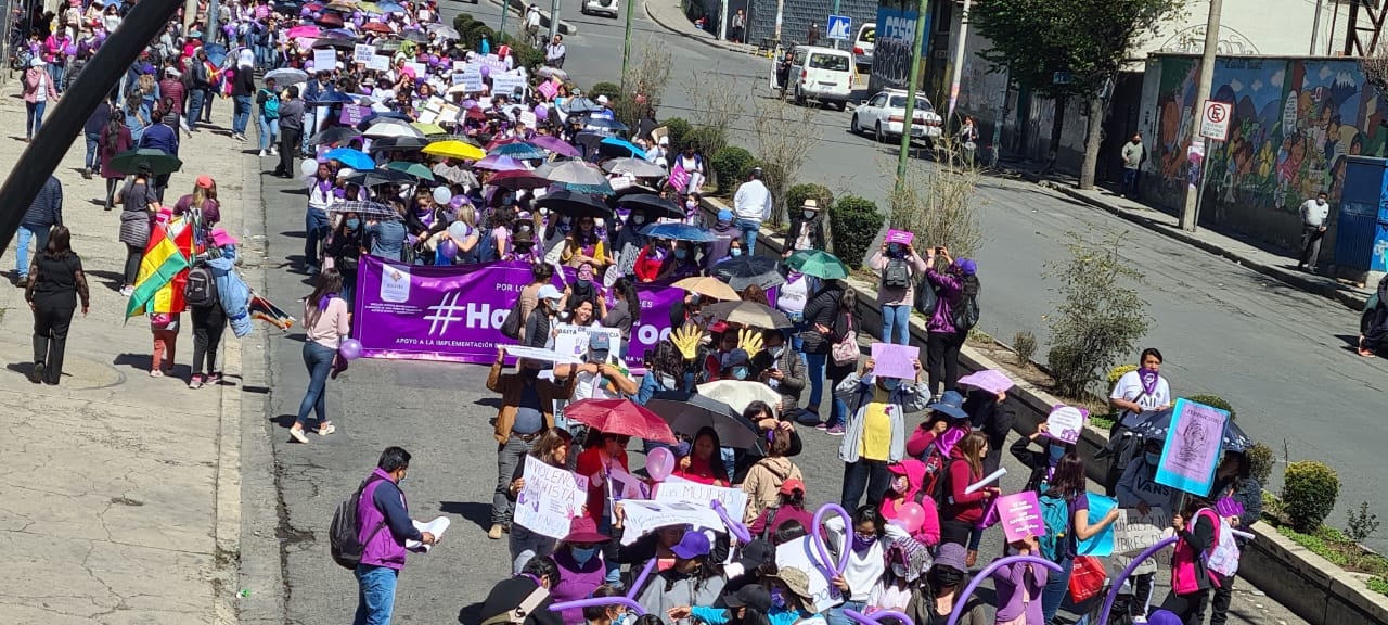 Una Marcha En La Paz Reivindica Los Derechos De Las Mujeres Y Que Se