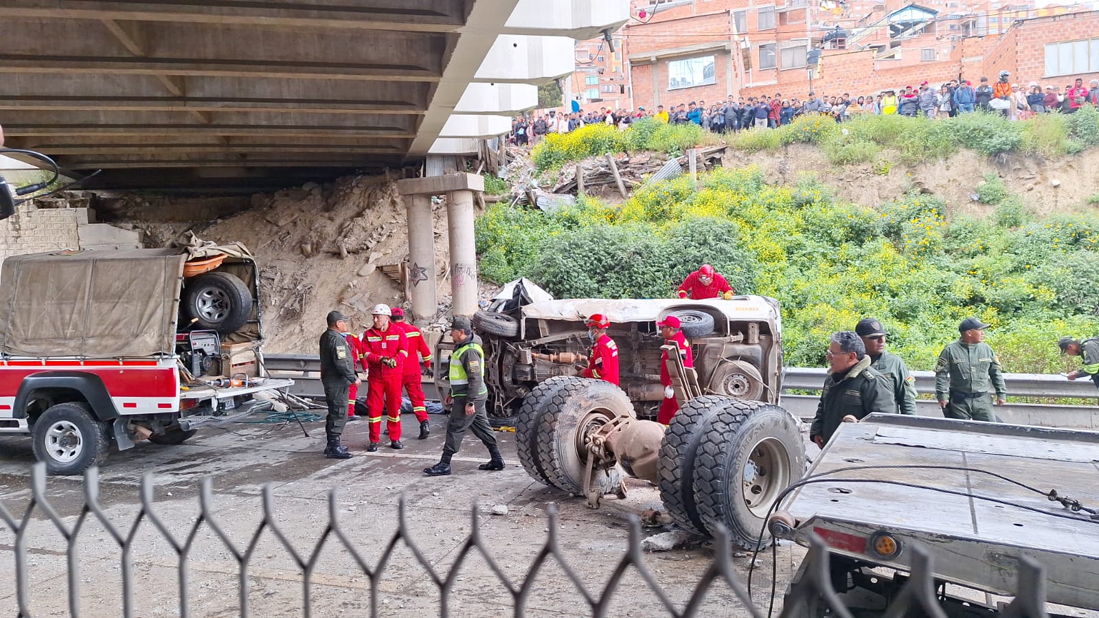Los 16 heridos del accidente en la Autopista La Paz – El Alto están internados en tres centros de salud