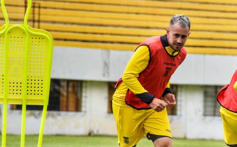 Rodrigo Amaral fue presentado como nuevo jugador de Plaza Colonia para la  temporada 2023