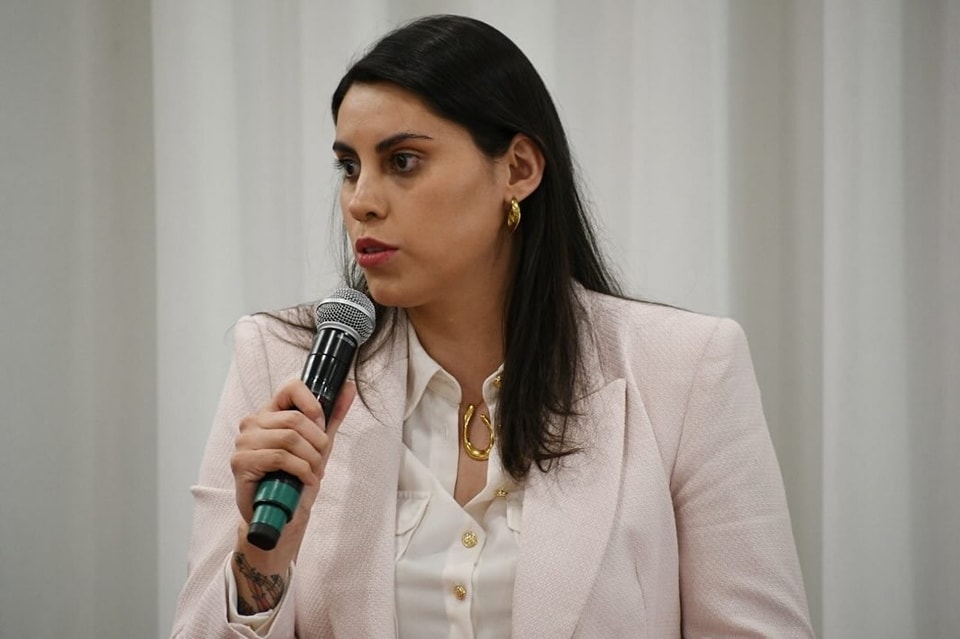 Declaraciones de la viceministra Barrientos generan controversia sobre autonomía y el 50/50