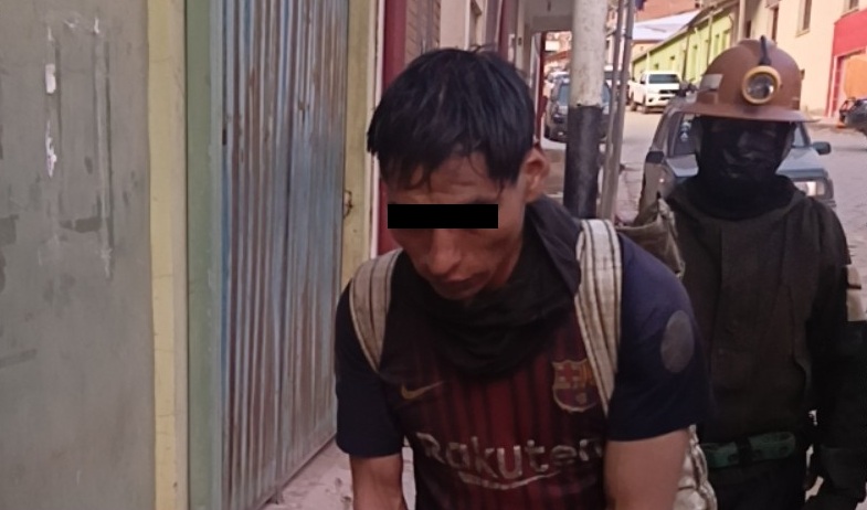 Enfrentamiento con jucus deja cuatro policías heridos y un aprehendido