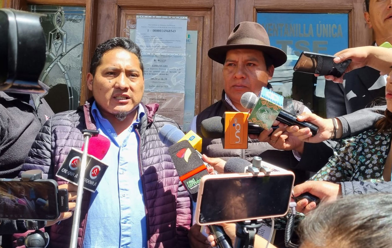 ‘Arcistas’ insisten al TSE que avale el congreso de El Alto y desconocen la convocatoria de Evo