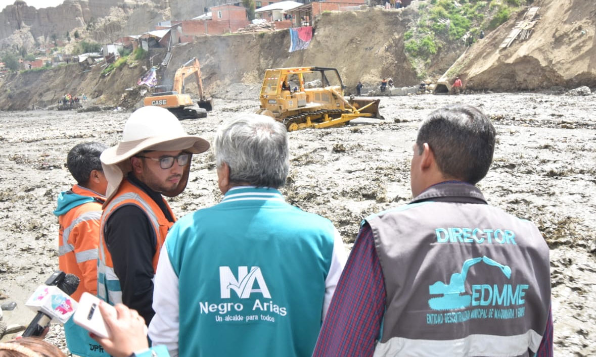 Arias identifica los rebalses de represas y desechos plásticos como factores para los estragos en La Paz