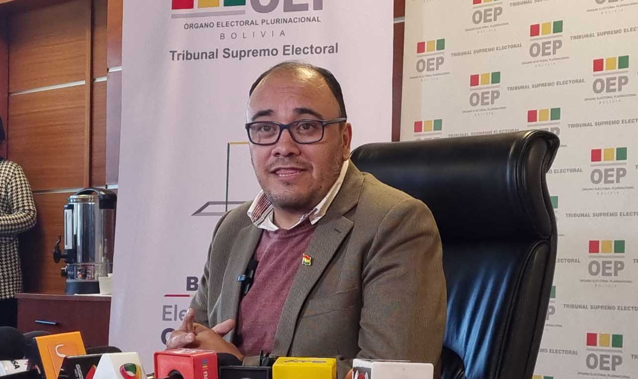 Paz ratifica a Gustavo Ávila como vocal del TSE designado por el Ejecutivo