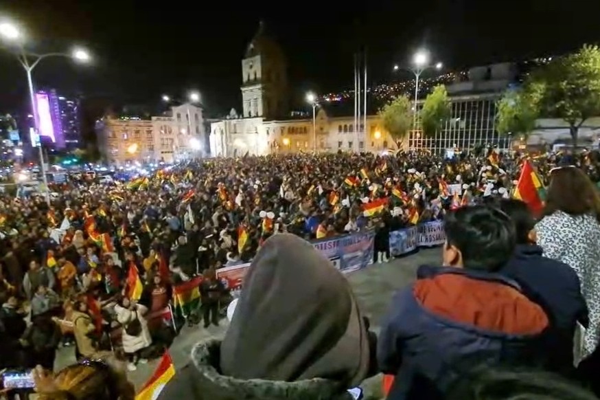 Cabildo paceño pide estado de excepción, ley antib