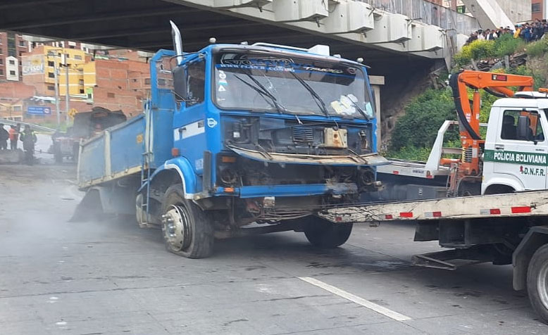 Accidente en la Autopista: Chofer no tenía categoría para conducir camión y ahora enfrenta cargos penales