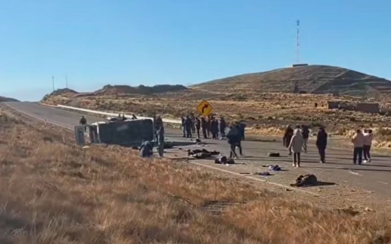 Policía registra cuatro muertos en hecho de tránsito en ruta La Paz-Oruro