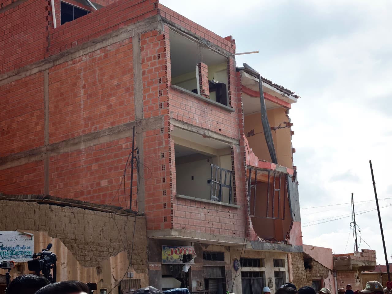Gobierno destinará Bs 5 millones para reparar viviendas afectadas por explosiones en Viacha