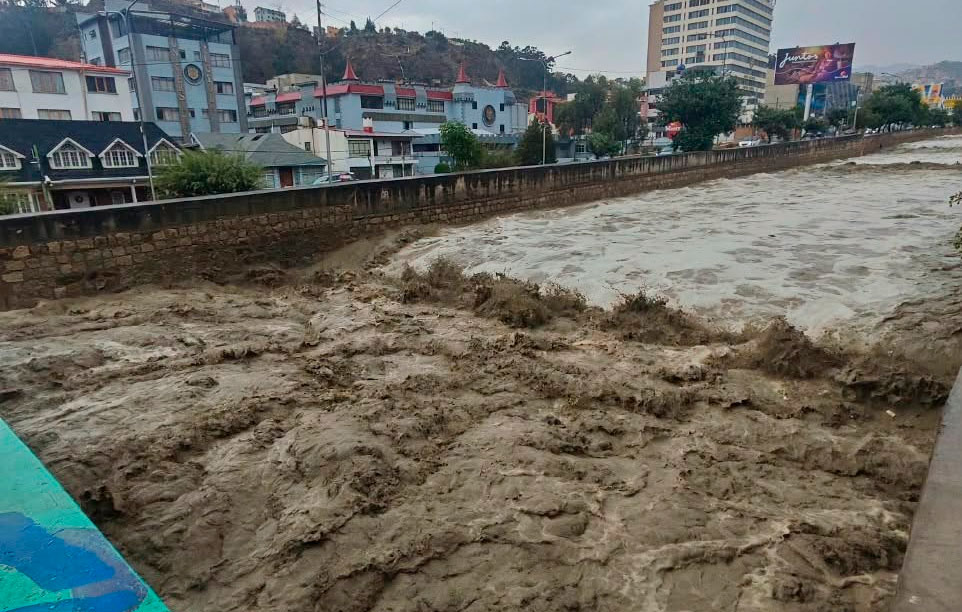 Intensa precipitación casi genera desborde en La Paz; Alcalde pide no botar basura a la calle