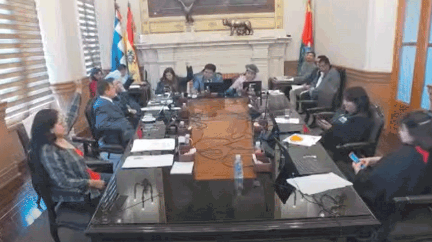 Concejo Municipal ratifica la censura de cinco altos funcionarios de Arias