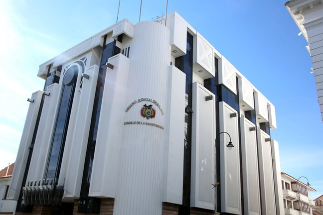 Consejo insiste con registradora interina en DDRR de El Alto pese a procesos en su contra