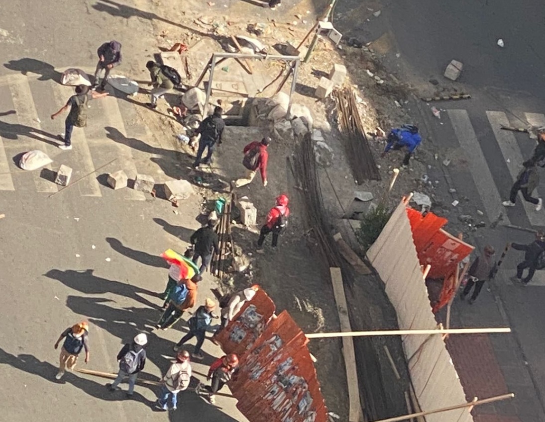 Alcaldía de La Paz denuncia que movilización de la COB ocasionó destrozos, robo de material y riesgo en bóvedas