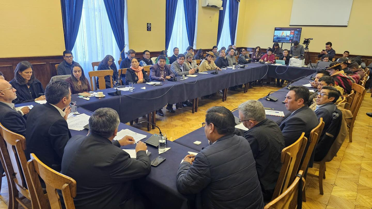Lara convoca al diálogo para este domingo e invita a Rodrigo Paz y a la COB