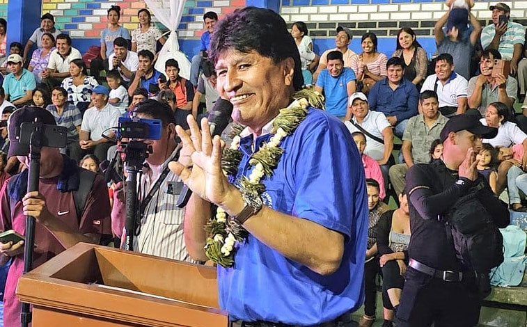 ‘Evistas’ defienden a Morales por sus vuelos privados: explican que es invitado y lo hace por su seguridad