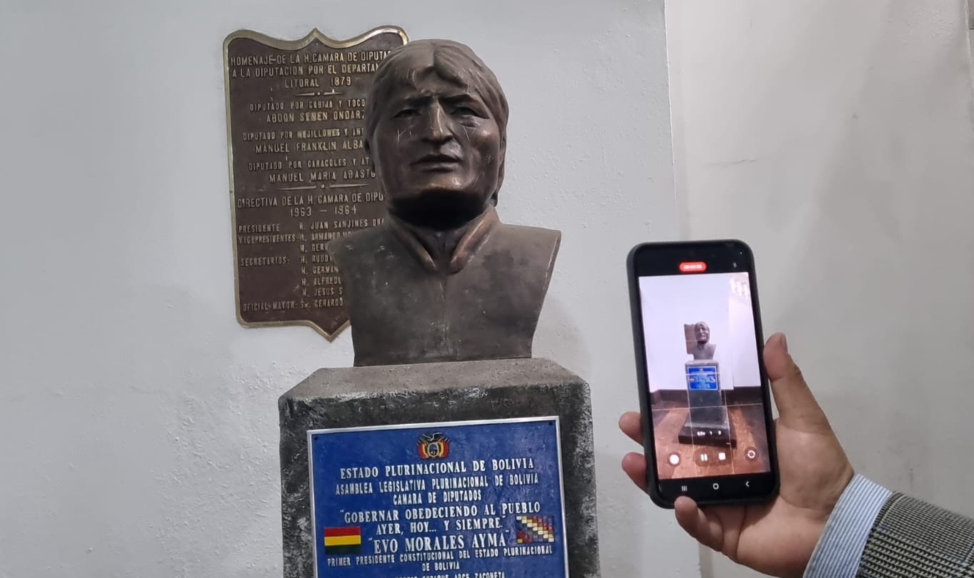 Evo considera que retirar su busto de la Asamblea es “reverencia al Rey de España"