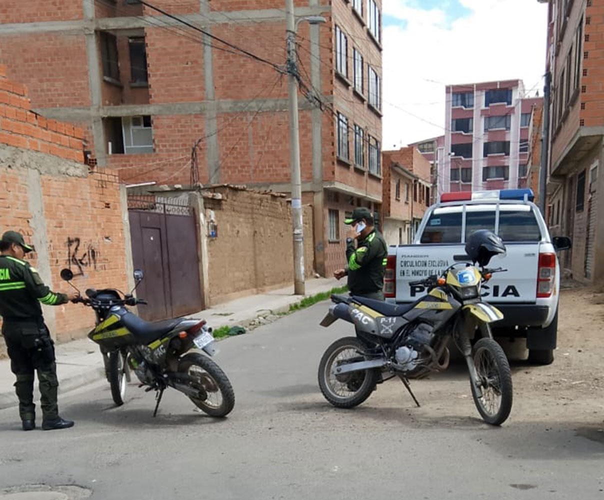 En medio de una pelea, una mujer muere apuñalada en un barrio de La Paz; hay dos aprehendidos