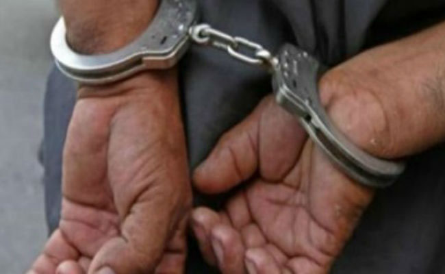 Capturan a sujeto que se hacía pasar por policía para extorsionar turistas en La Paz