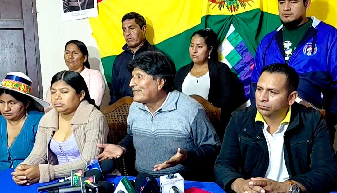 Evo se desliga de los bloqueos y dice “no conozco” a los Ponchos Rojos que aparecieron armados