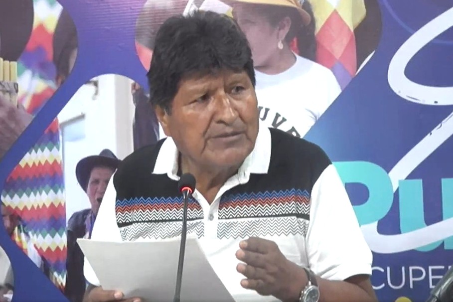 Evo Morales arremete contra Rodrigo Paz: “El pollo Paz resultó peor que el gallo Paz”