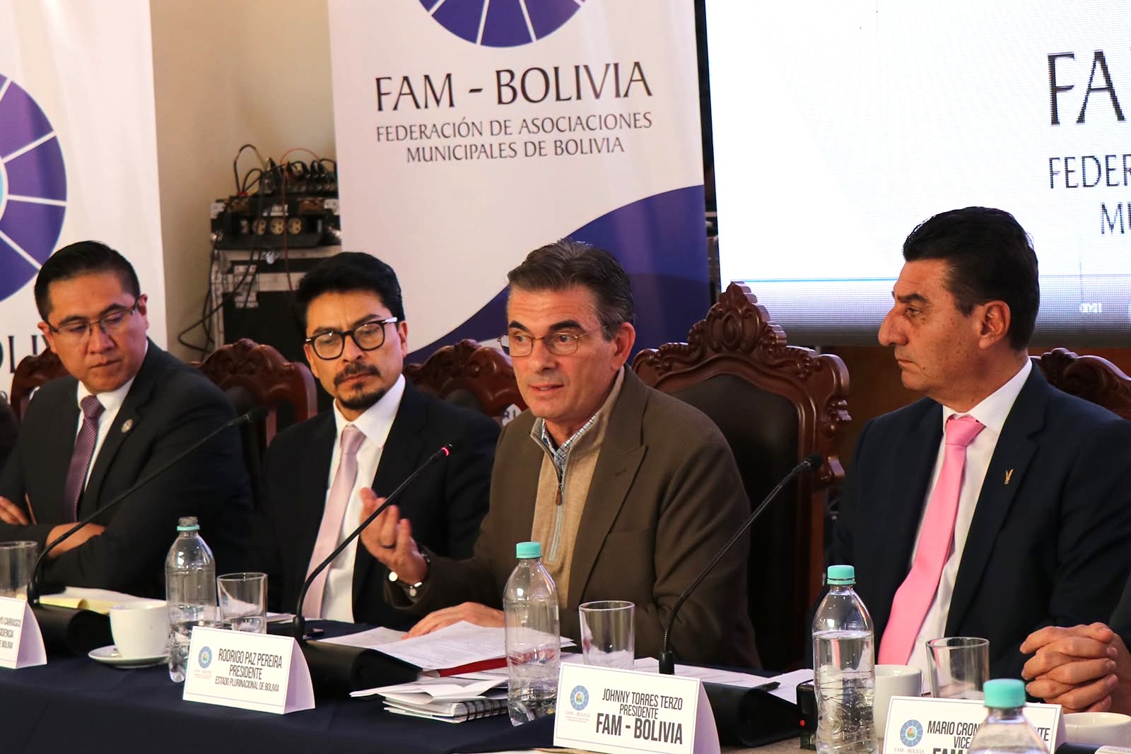 Gobierno y FAM acuerdan mesas técnicas con agenda de seis puntos hacia el 50/50