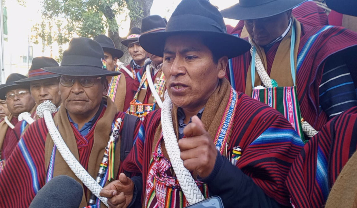 Campesinos de La Paz, molestos con el presidente por abandonar reunión sin resolver sus demandas