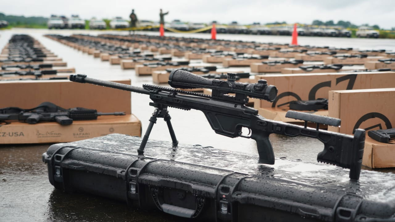 Trópico: Gobierno entrega 500 fusiles, 100 pistolas y flota aérea para la lucha antidroga