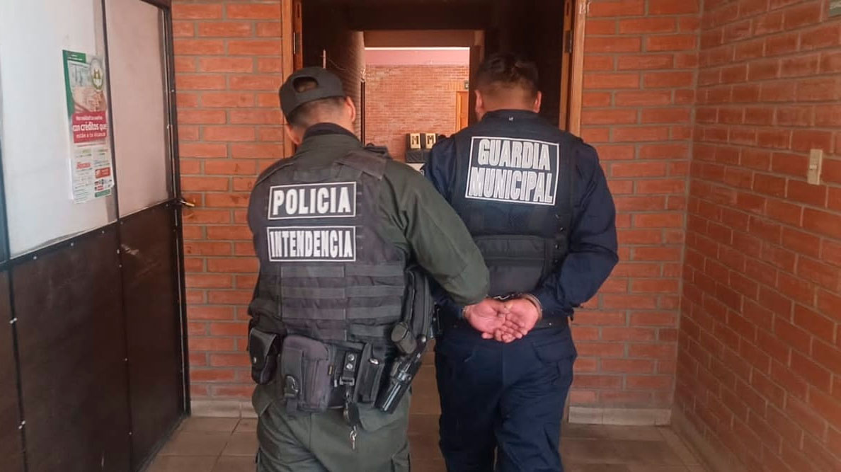 El Alto: Aprehenden a guardia municipal que alertaba a bares sobre operativos