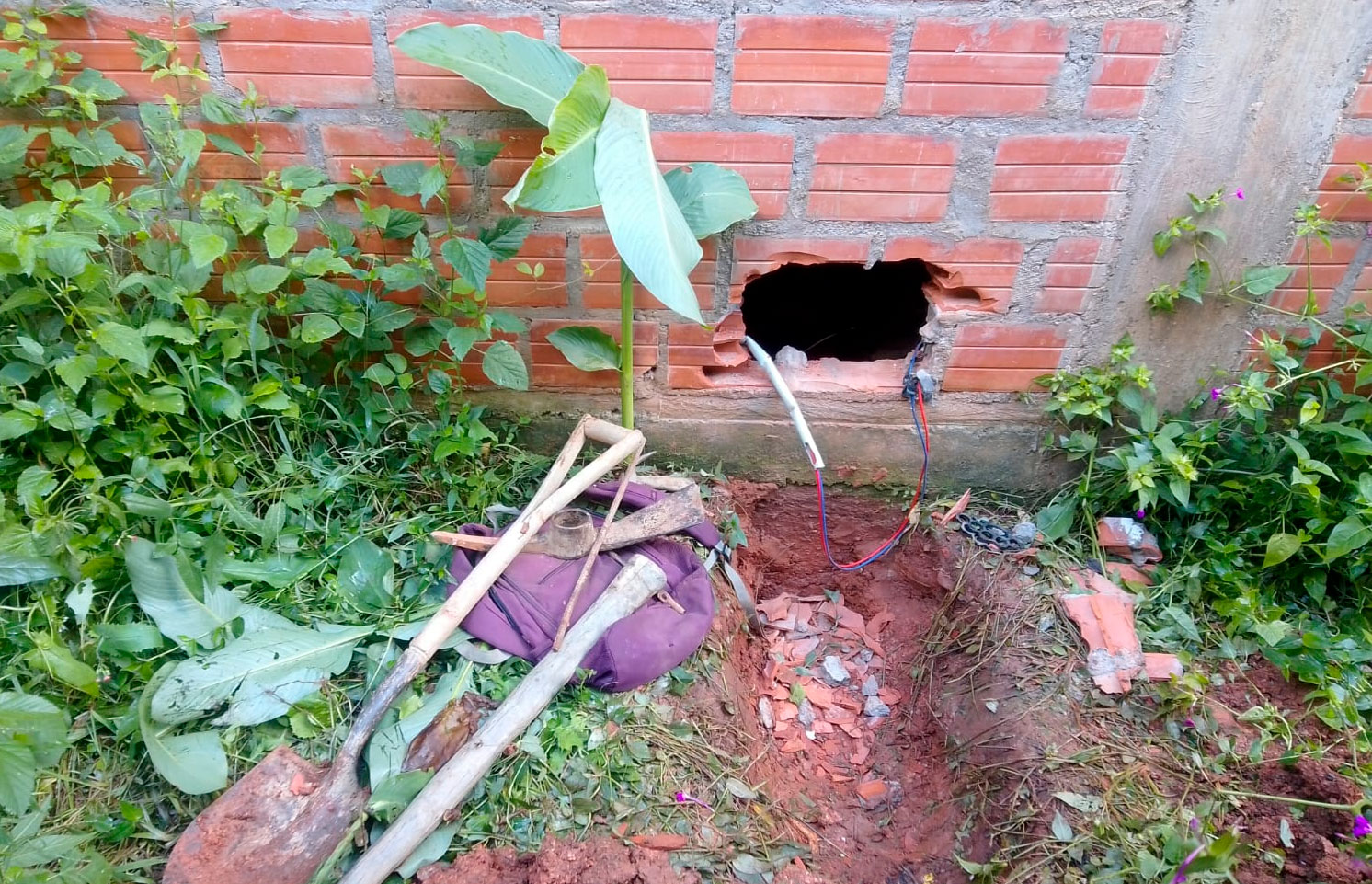 Encuentran un hoyo perforado hacia la bóveda de un banco en Apolo