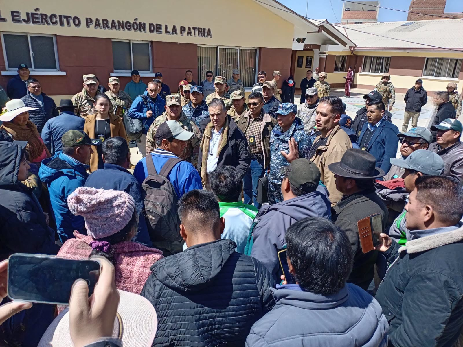 Defensa activa comité de crisis para atender afectados por explosión en Viacha