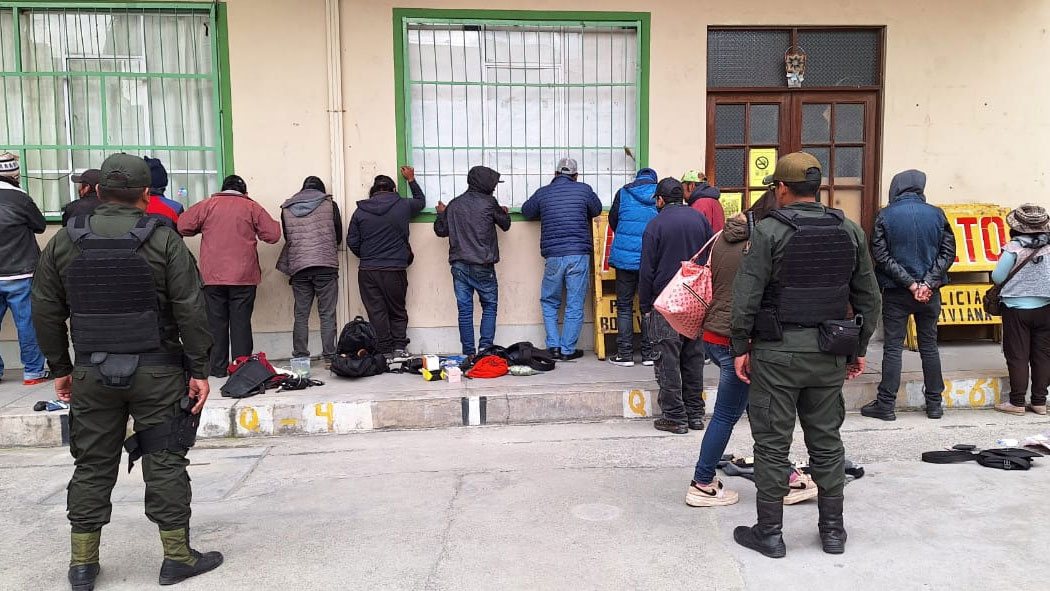 Policía arresta a más de 50 personas en los controles por Alasita en La Paz