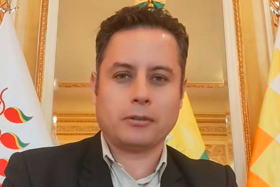 Lara felicita a la Policía por aprehender a Luis Arce y arenga ‘que viva la patria’