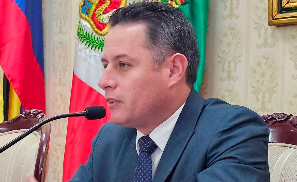 Vice afirma que no tiene presupuesto ni para comprar bolígrafo y solo recibe es su salario