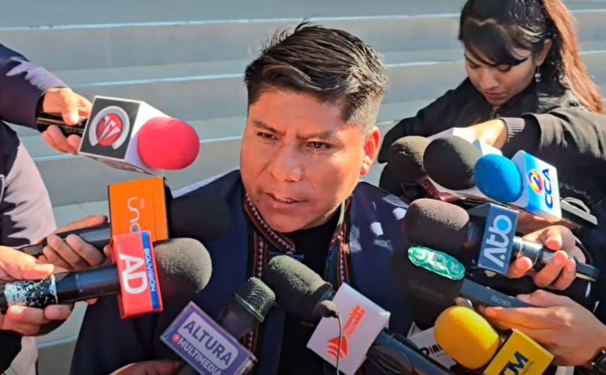 “No tengo miedo a ser procesado, no tengo miedo a morir”, dice Loza tras ser denunciado por uso indebido de ambulancia