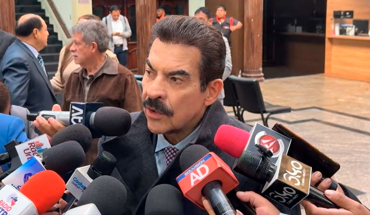 Manfred urge a tomar medidas para resolver tema combustible, dólares y leyes