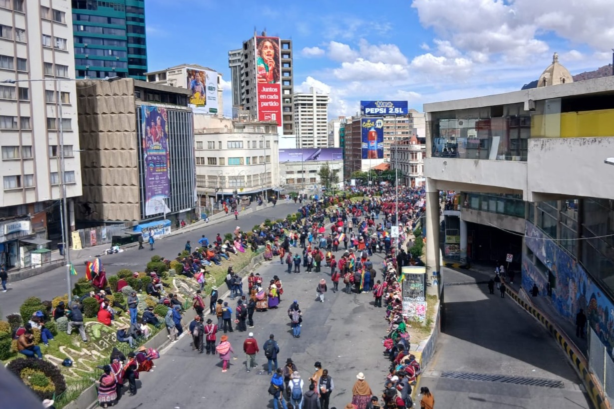 Tensión y gasificación en La Paz durante protestas contra el Gobierno