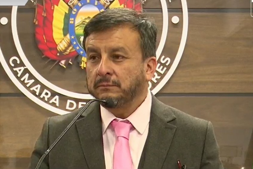 Ministro de Hidrocarburos pide pruebas sobre denuncias por sobreprecio y calidad de la gasolina