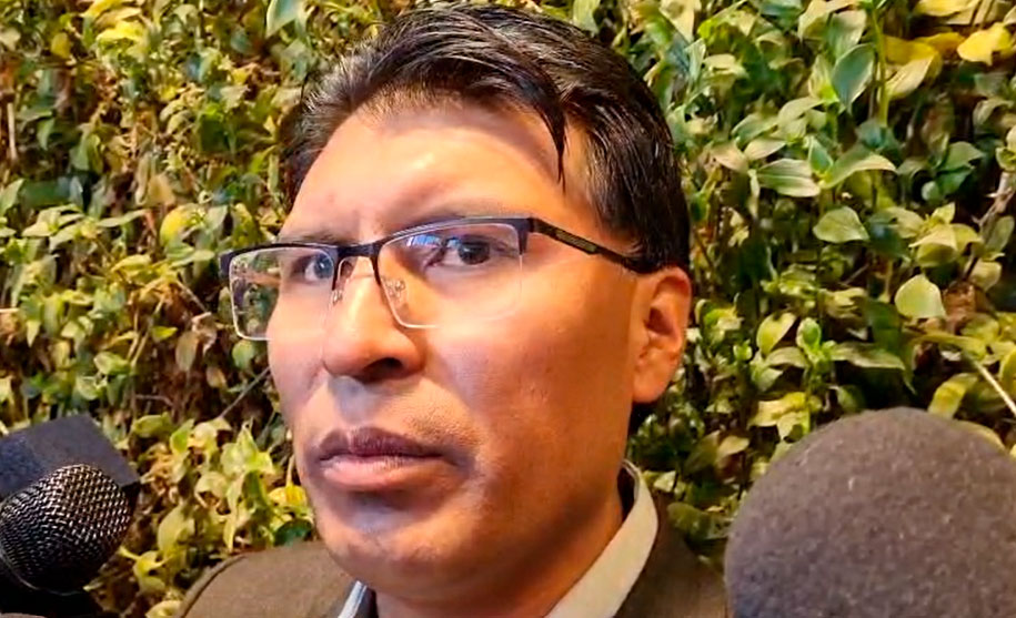 Nilton Condori se desliga del pedido de renuncia del presidente y dice que fue “aberración”