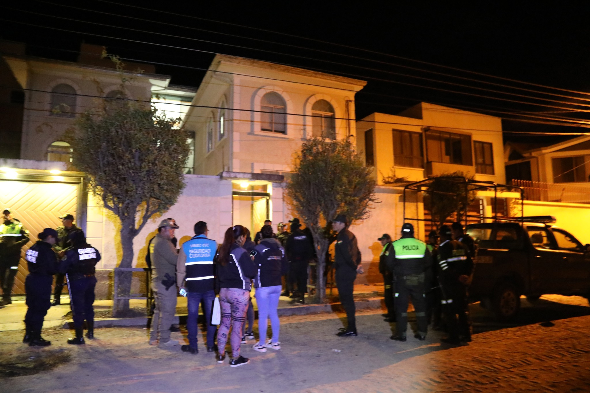 Operativo policial interviene fiesta clandestina en Achumani y rescata a 50 menores de edad