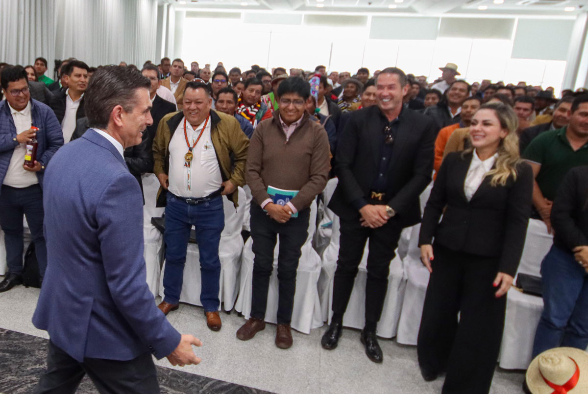 Paz se reunió con 286 alcaldes electos; plantea coordinación institucional y no partidaria