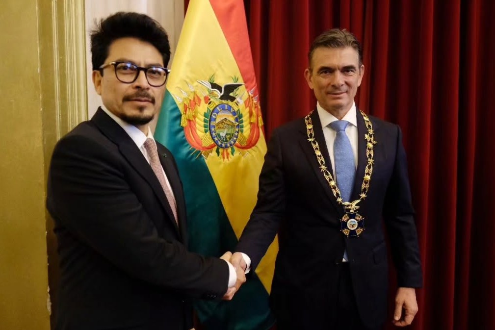 Paz recibió la condecoración de la Orden Nacional del Cóndor de los Andes en el grado de Gran Collar