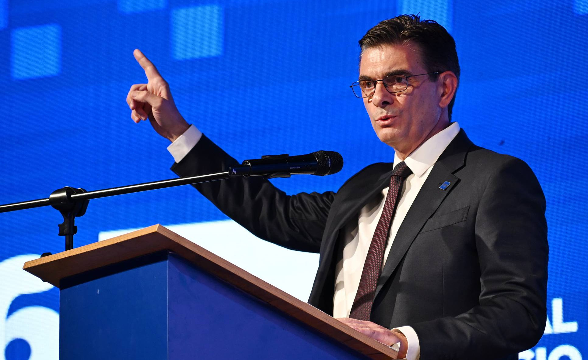 Paz promulga ley que extiende a seis meses el arraigo de exautoridades