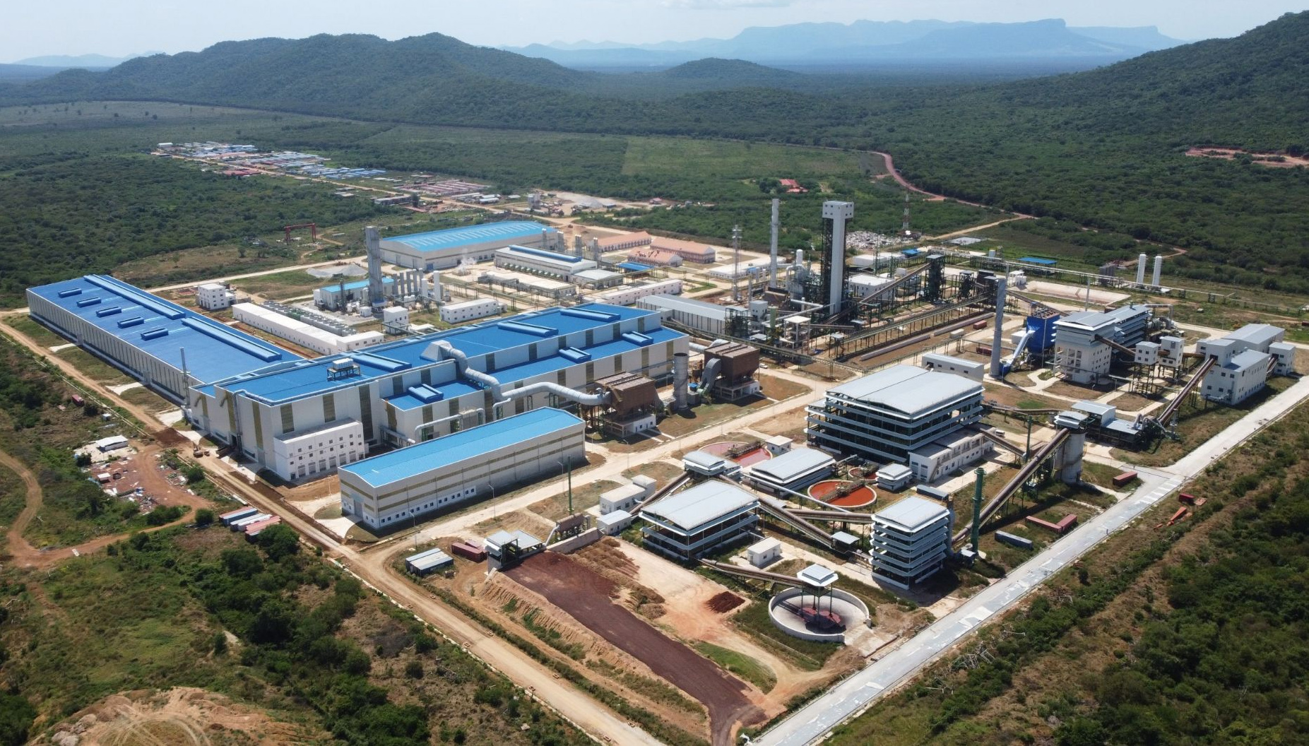 Procuraduría firma acuerdos con Sinosteel y Makiber para reactivar el Mutún y reparar el Gastroenterológico