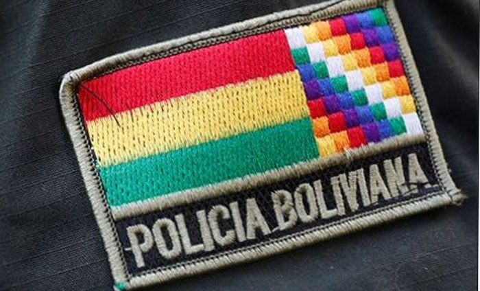 Roban las armas de fuego de tres efectivos policiales en La Paz