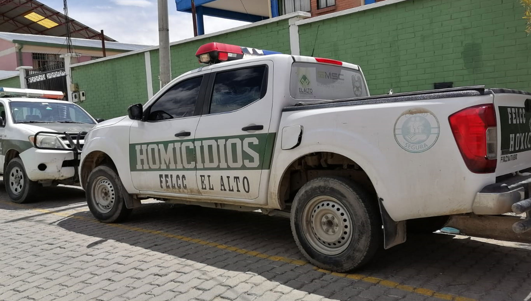 Una mujer fue aprehendida en El Alto acusada por asesinar y enterrar a su pareja e hijo en su domicilio