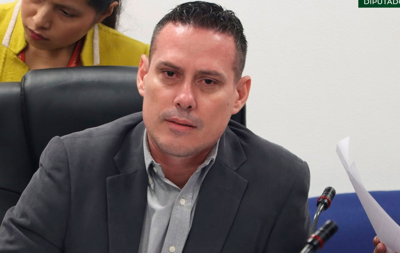 Libre anuncia interpelación al ministro de Gobiern