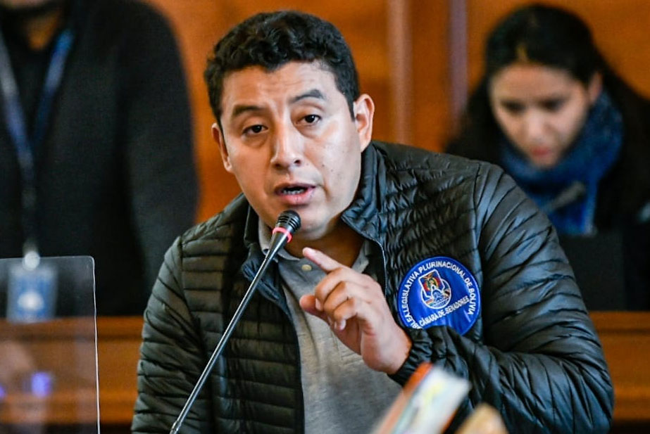 Polémica sobre postulantes judiciales: Senador Rejas reconoce que recibió mensajes, pero niega que se haya reunido