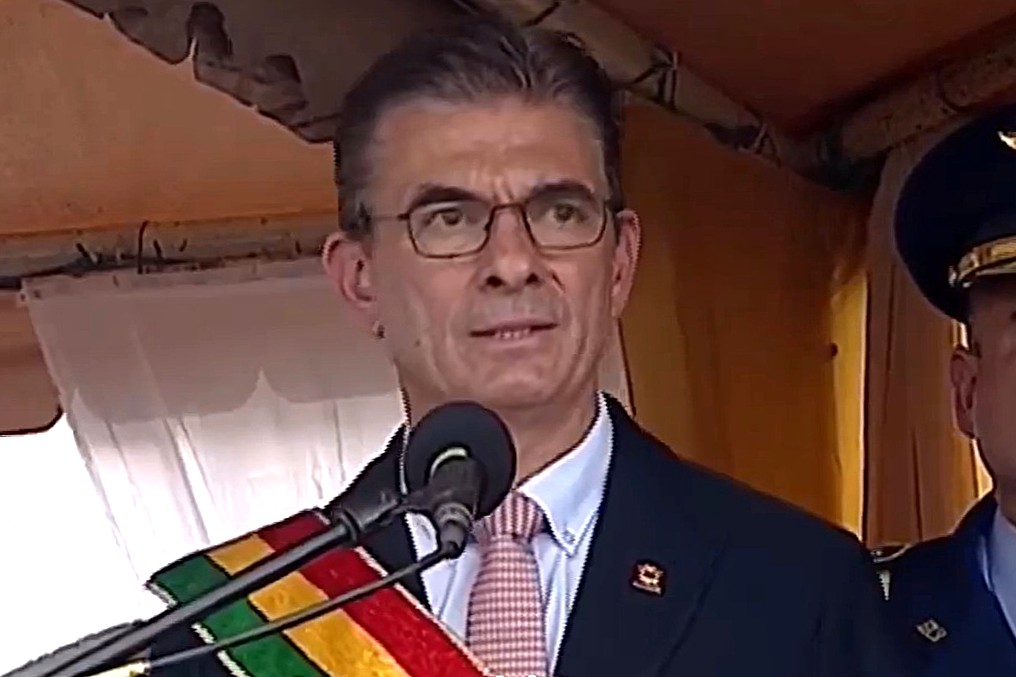 Paz defiende que sus viajes son para atraer inversiones y no, como en el pasado, para ver mundiales