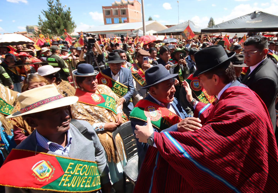 Rodrigo visita El Alto y afirma que la nueva Ley de Hidrocarburos y Minería generará “harta platita” para La Paz