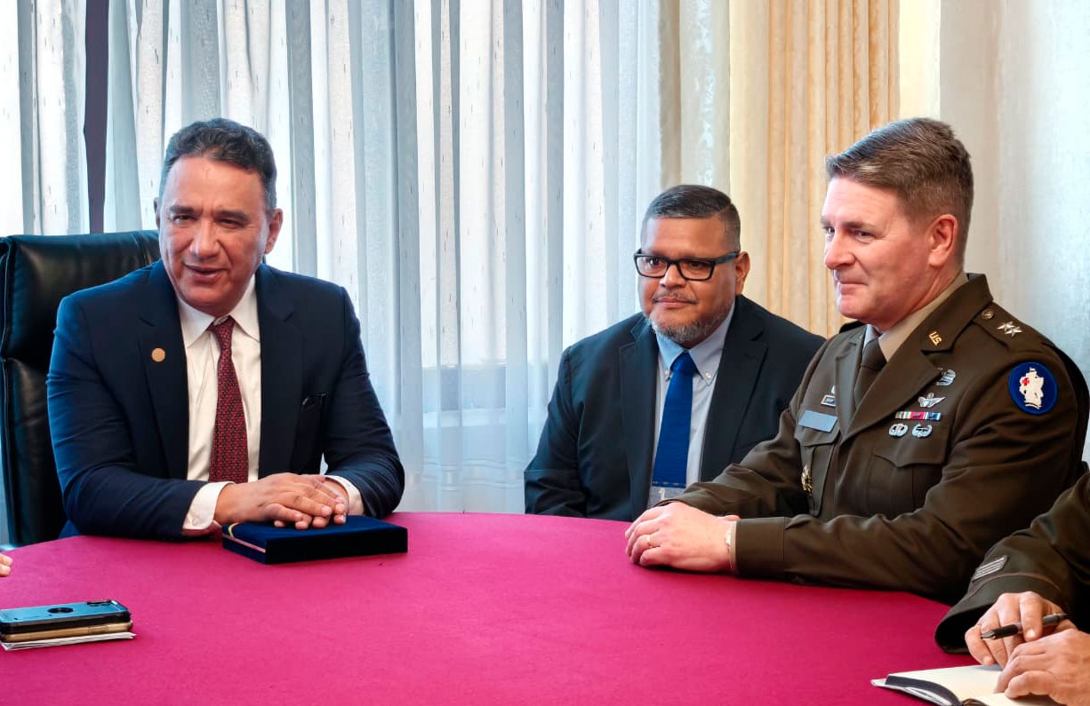 Ministro de Defensa y alto militar de EEUU perfilan cooperación en tecnología, entrenamiento y becas