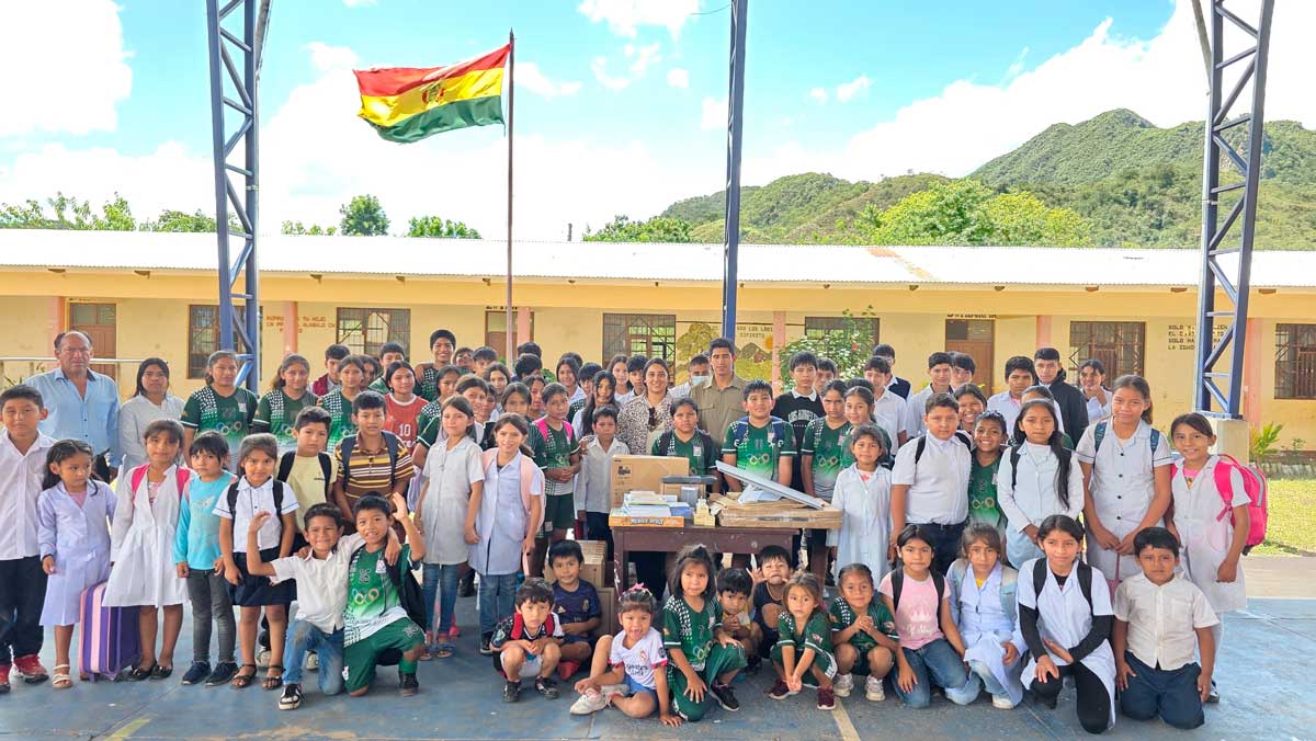 Elon Musk resalta las conexiones de Starlink en escuelas de Bolivia